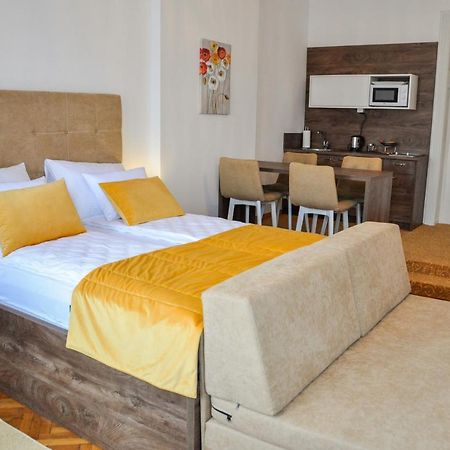 Maroon Free Parking Apartment Sarajevo Bagian luar foto