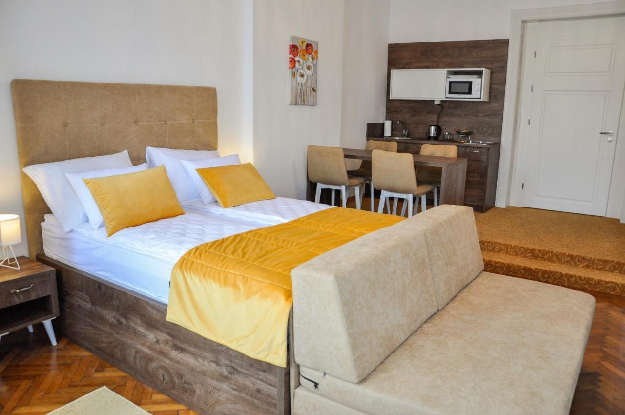 Maroon Free Parking Apartment Sarajevo Bagian luar foto