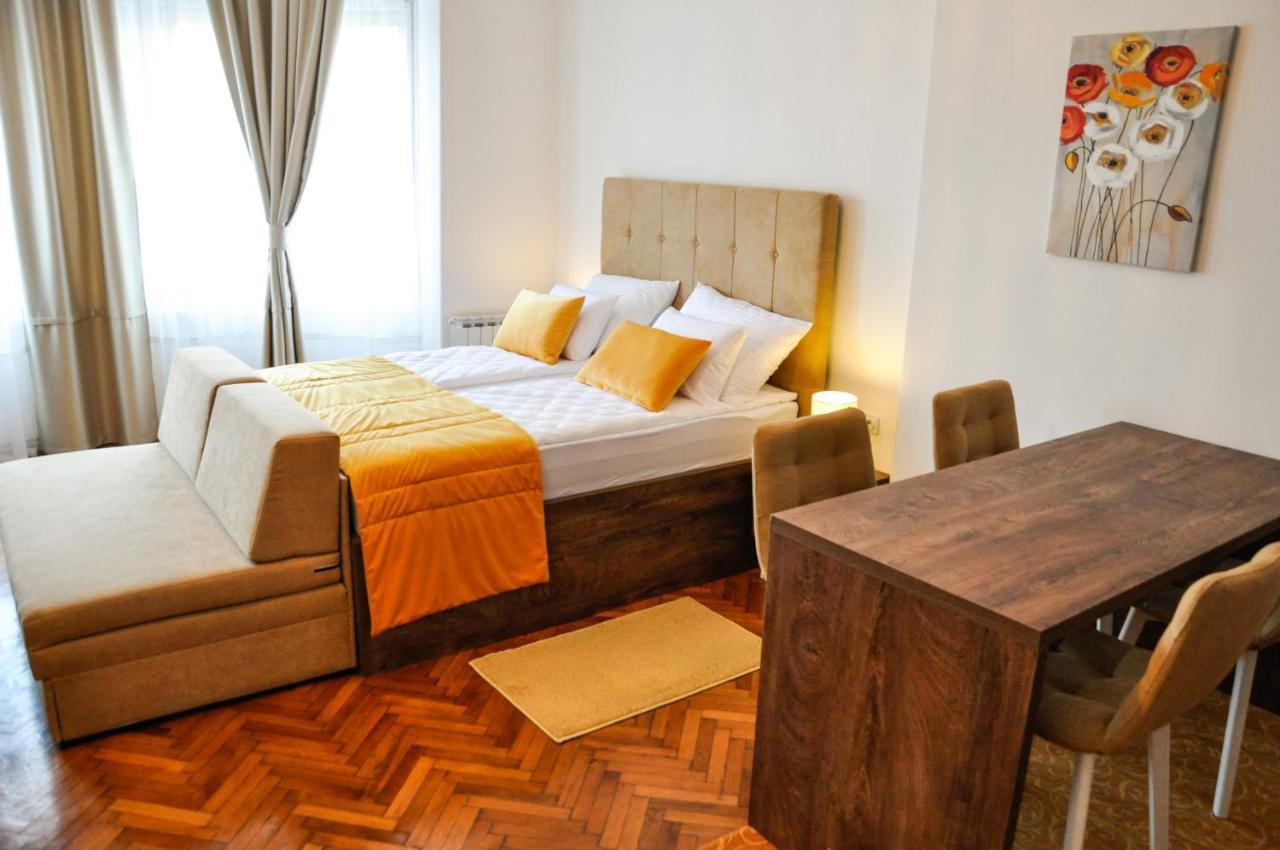 Maroon Free Parking Apartment Sarajevo Bagian luar foto