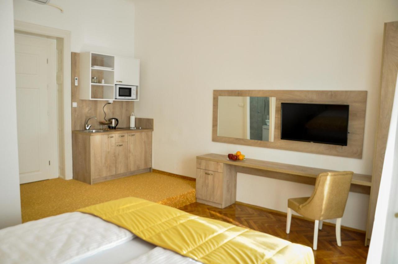 Maroon Free Parking Apartment Sarajevo Bagian luar foto